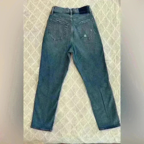 Abercrombie & Fitch Women’s Curve Love Ultra High Rise 90’s Straight. 27/4 Short - Picture 7 of 9